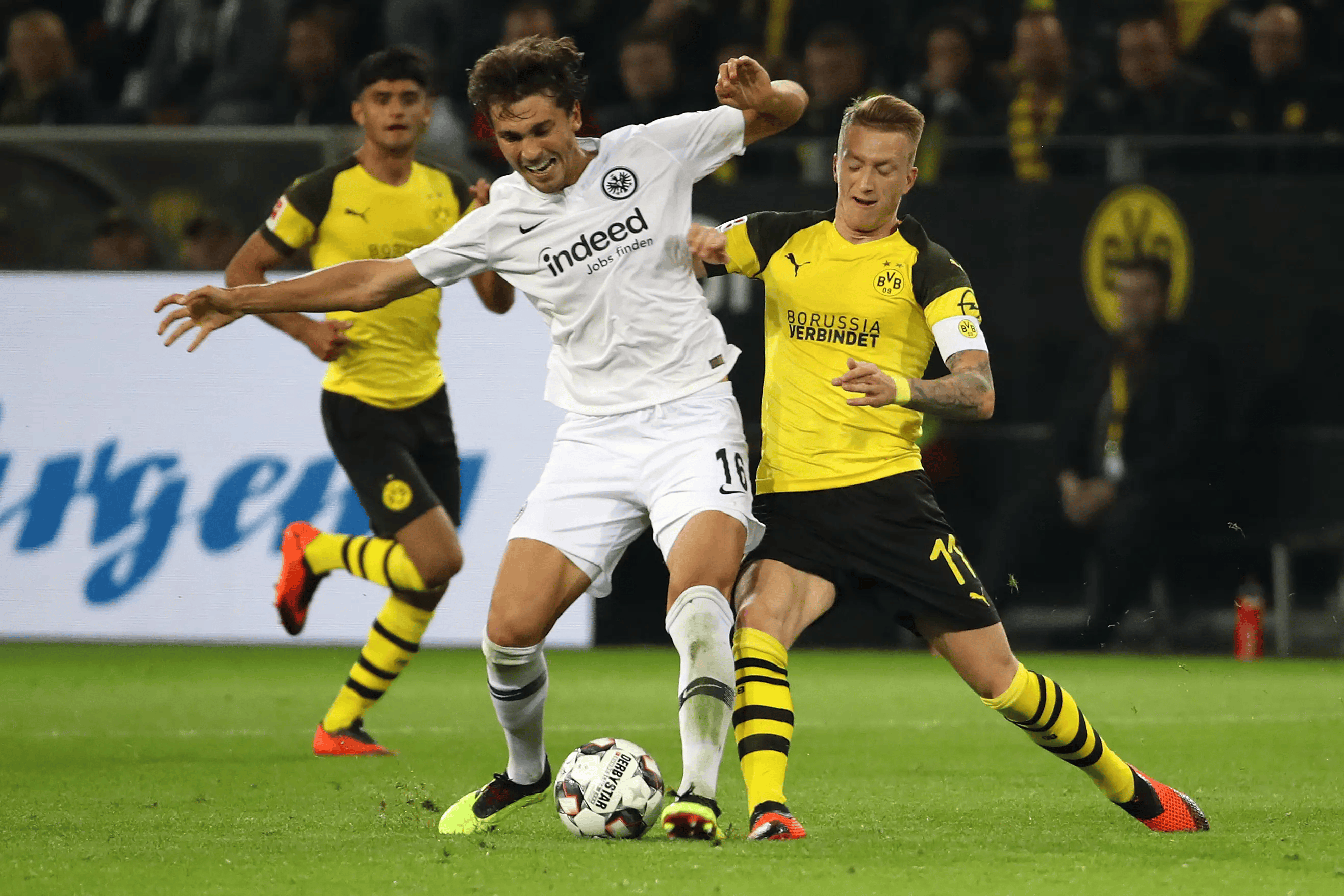 关于沃尔夫斯堡前锋波梅尔神勇破门，多特蒙德防线不堪一击的信息